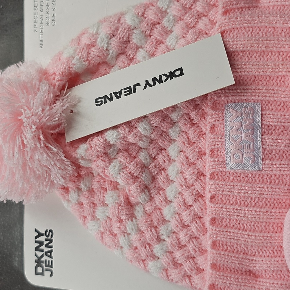 F DKNY Socks & Hat Set One Size Pink Knitted Gift Set NEW With Tags! - Picture 3 of 7